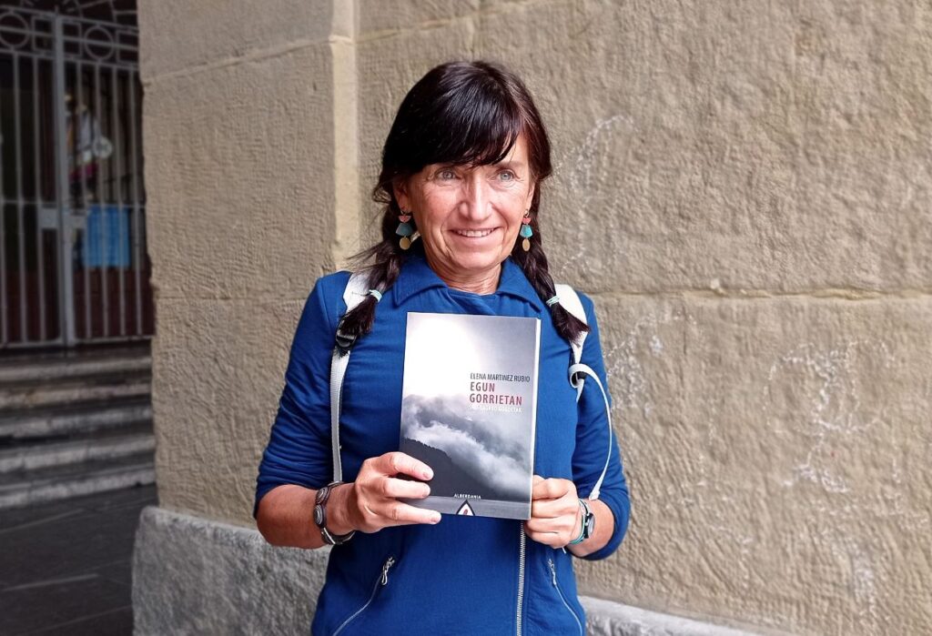 Elena Martinezek ‘Egun gorrietan’ saiakera liburua aurkeztu du
