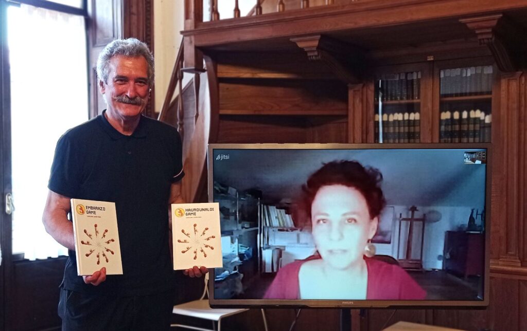 Carolina Luzon idazle eta marrazkilariak ‘Haurdunaldi Game’ liburu ilustratua aurkeztu du