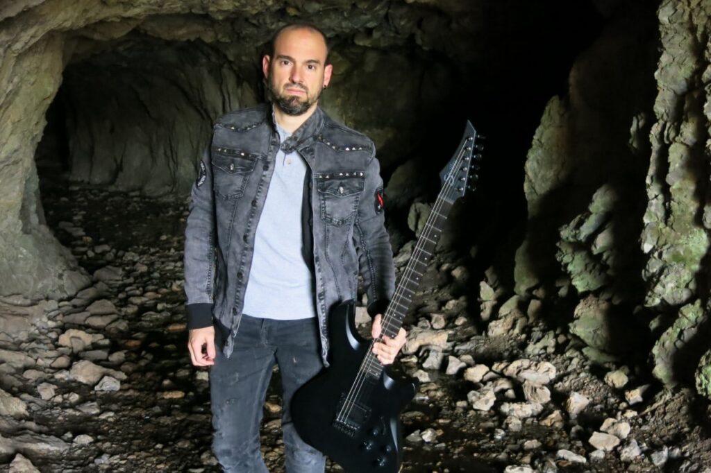 Aingeru Gorrotxategik rocka eta folka uztartzen dituen ‘Lur Barnea’ proiektua aurkeztu du