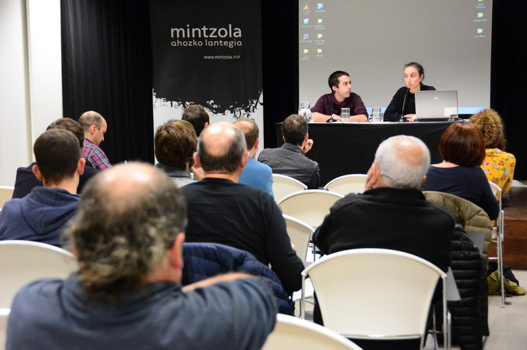 Mintzola Ahozko Lantegiak eta Mikel Laboa Katedrak bi ikerketa deialdi jarri dituzte martxan