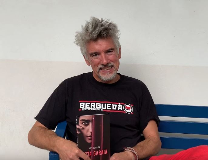 [Bideoa] Asel Luzarraga idazleak ‘Uzta garaia’ gazteentzako eleberria kaleratu du