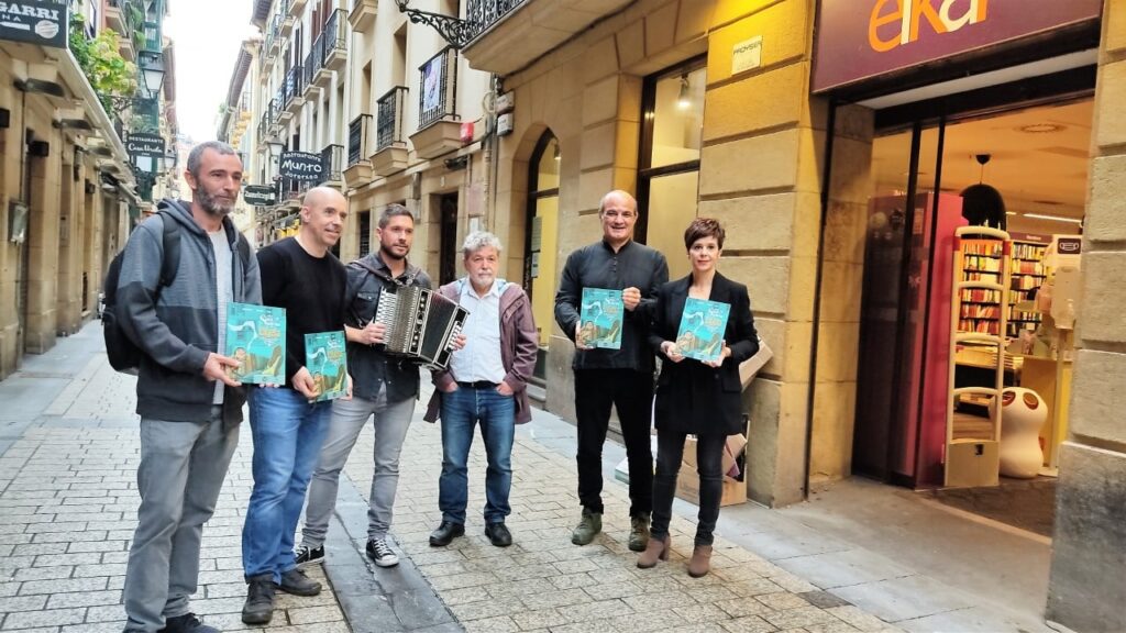 ‘Sasi artean Elgeta’, Xabiroi aldizkariaren komiki liburu berria kaleratu dute