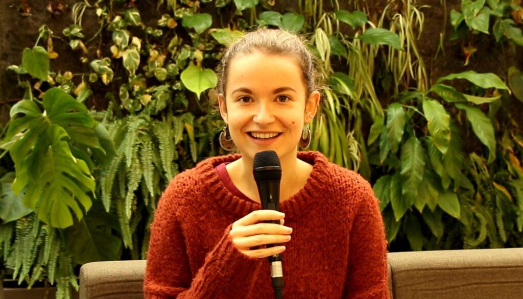 [Bideoa] Kontzientzia hartze baten istorioa kontatzen du Leire Vargasen ‘Dena ametsa den irudipena’ poema liburuak