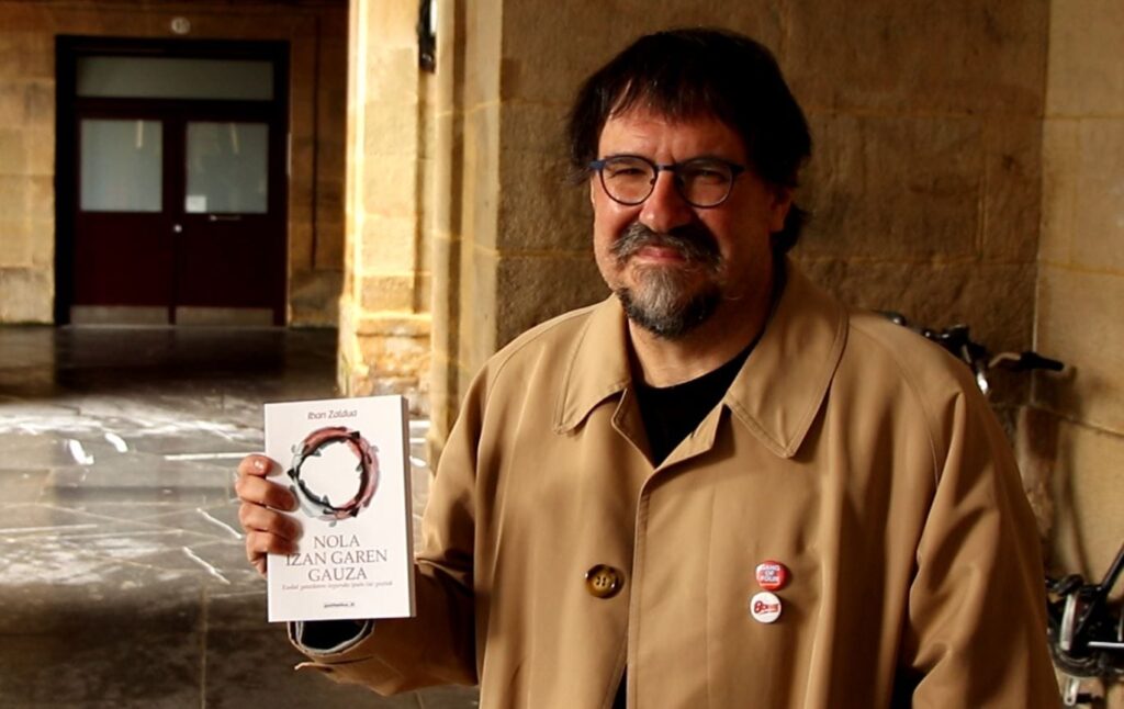 [Bideoa] Iban Zalduak ‘Nola izan garen gauza’ ipuin liburua kaleratu du