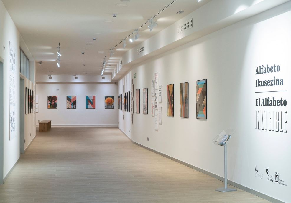 ‘Alfabeto ikusezina’ erakusketa paratu dute Donostian urtarrilaren 29ra arte