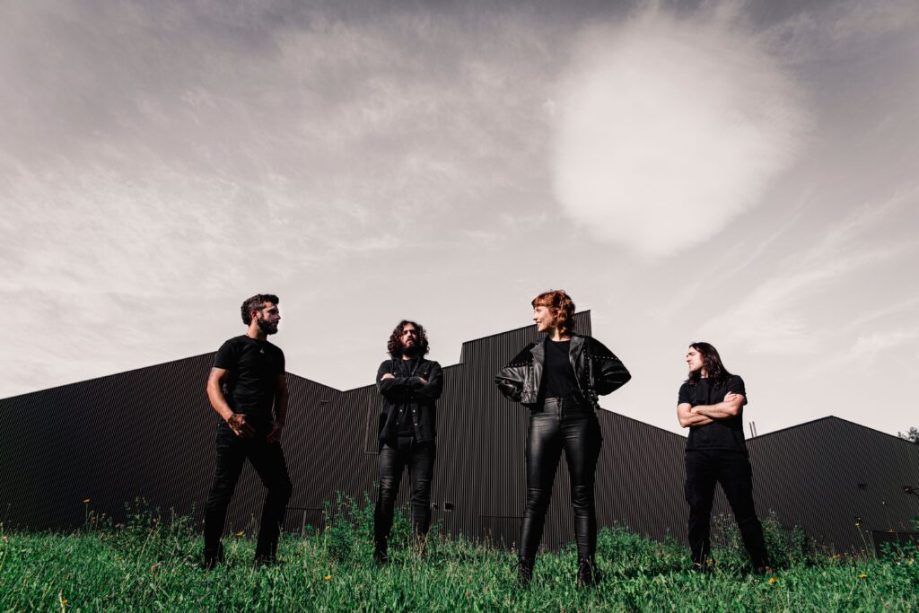 Liher taldeak urtarrilaren 29an aurkeztuko du ‘Eta hutsa zen helmuga’ disko berria, Donostian