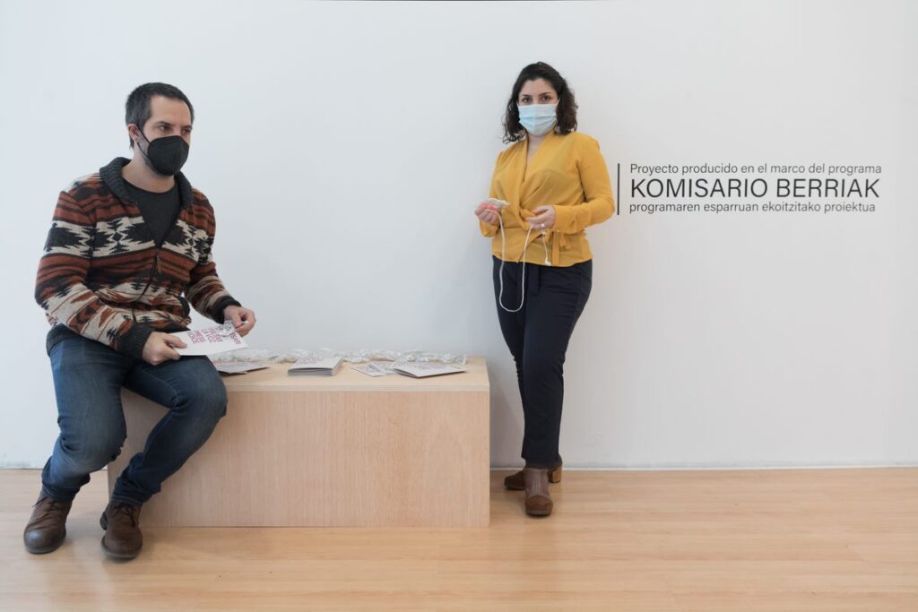 Artium Museoak Natalia Isla eta Aitor Bengoetxearen ‘Ahotsari eman’ erakusketa aurkeztu du