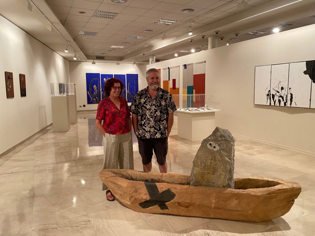 Donostiako Okendo Kultur Etxeak Koldobika Jauregi eta Elena Cajaraville artisten ‘Lurra urdina da, laranja bat bezala’ erakusketa paratu du