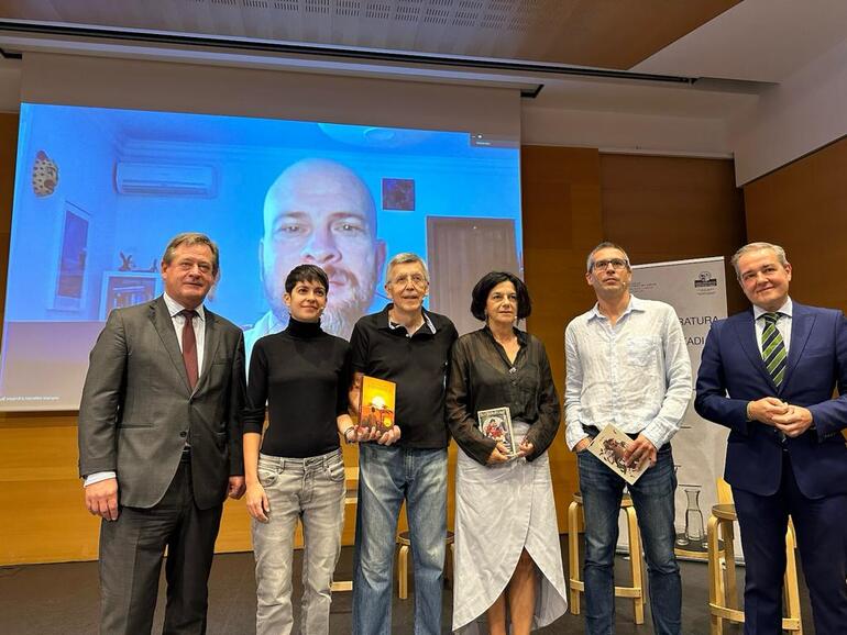 Maialen Berasategi eta Joxe Mari Berasategi, Miren Billelabeitia, Alejandro Morellon eta Ander Izagirre dira Literatura Sarietako gainerako sarituak