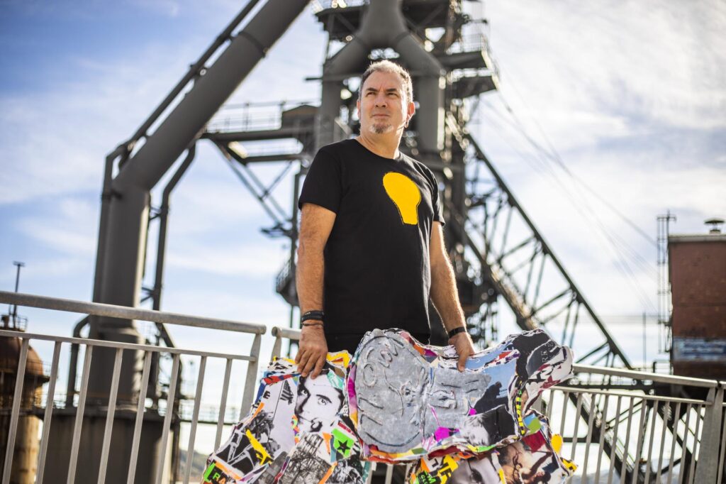 Jon Maiak ‘Kantu berri bat gara’ disko-liburua aurkeztu du