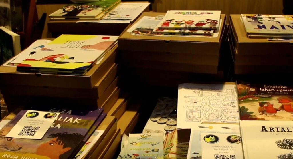 Loraldiberri liburu eta disko azoka antolatu dute igandean, Urruñan