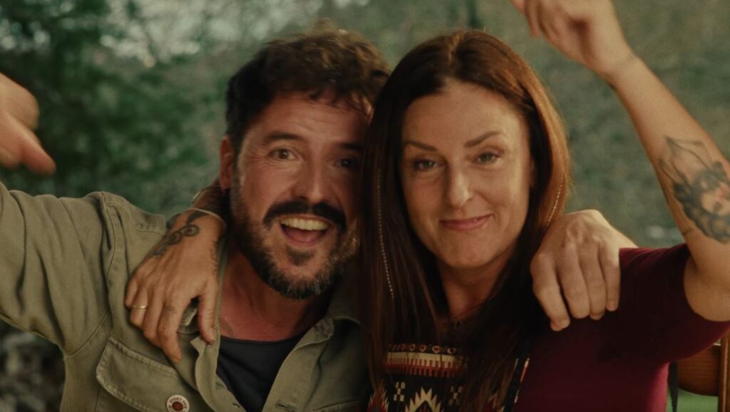 Esne Beltza taldeak Chambaoko La Marirekin ondutako ‘Behin eta berriz’ kanta kaleratu du