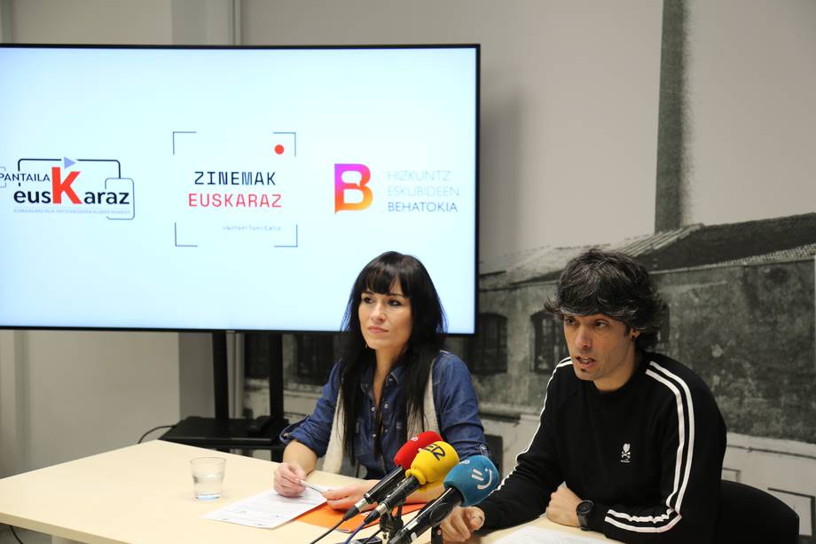 Euskaldunak zinemetan bigarren mailako hiritarrak direla diote Hizkuntz Eskubideen Behatokiak eta Pantailak Euskarazek