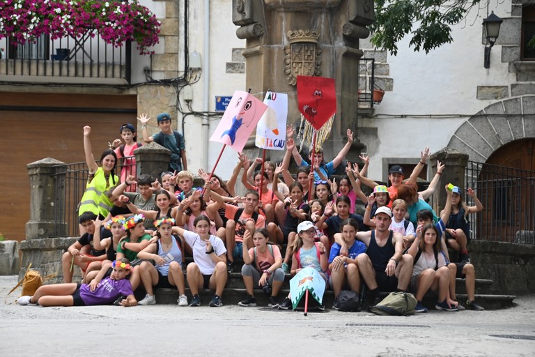 Bertsozale Elkarteak Bertso Udalekuetako txandak ezagutzera eman ditu