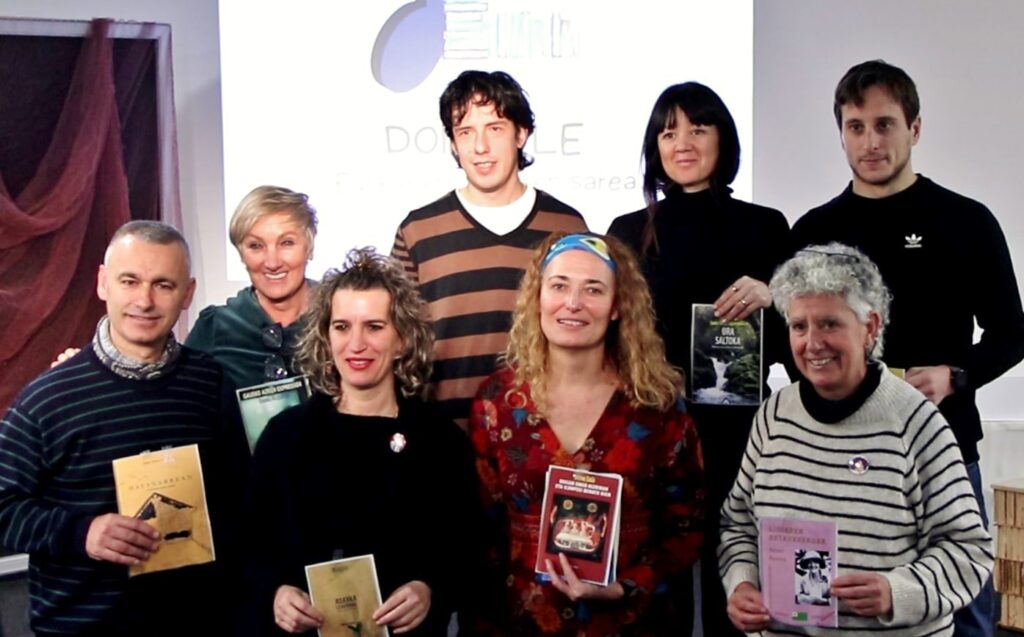 [BIDEOA] Doinuele euskara hutsezko plazen sareak aurtengo azoka eta plazen egutegia aurkeztu du