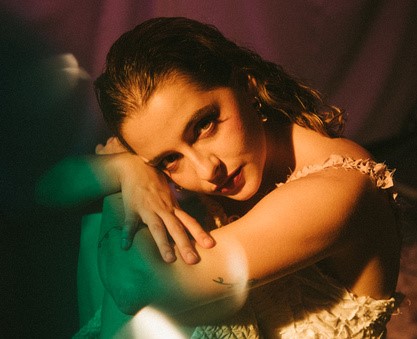 Sara Azurzak ‘Emakumeen Ahotsak’ zikloan hartuko du parte Basauriko Sozial Antzokian