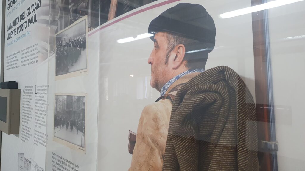 Balmasedako LaEncartada Fabrika-Museoak Vicente Porto Paul gudariaren manta jarri du ikusgai