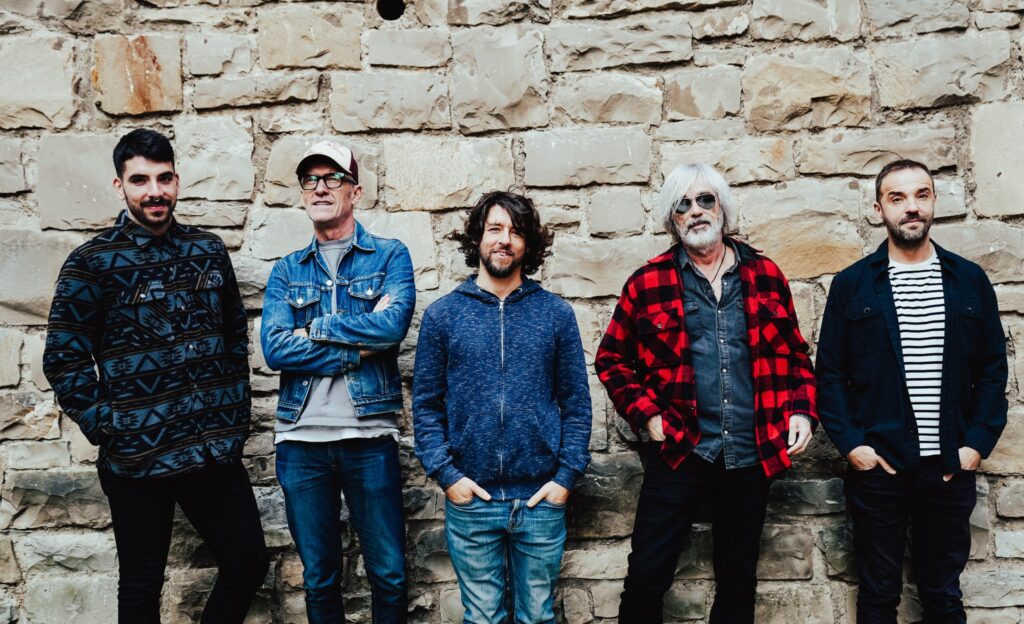 Garik eta Maldanbera taldeak ‘Behin bizitzea’ diskoa kaleratu dute