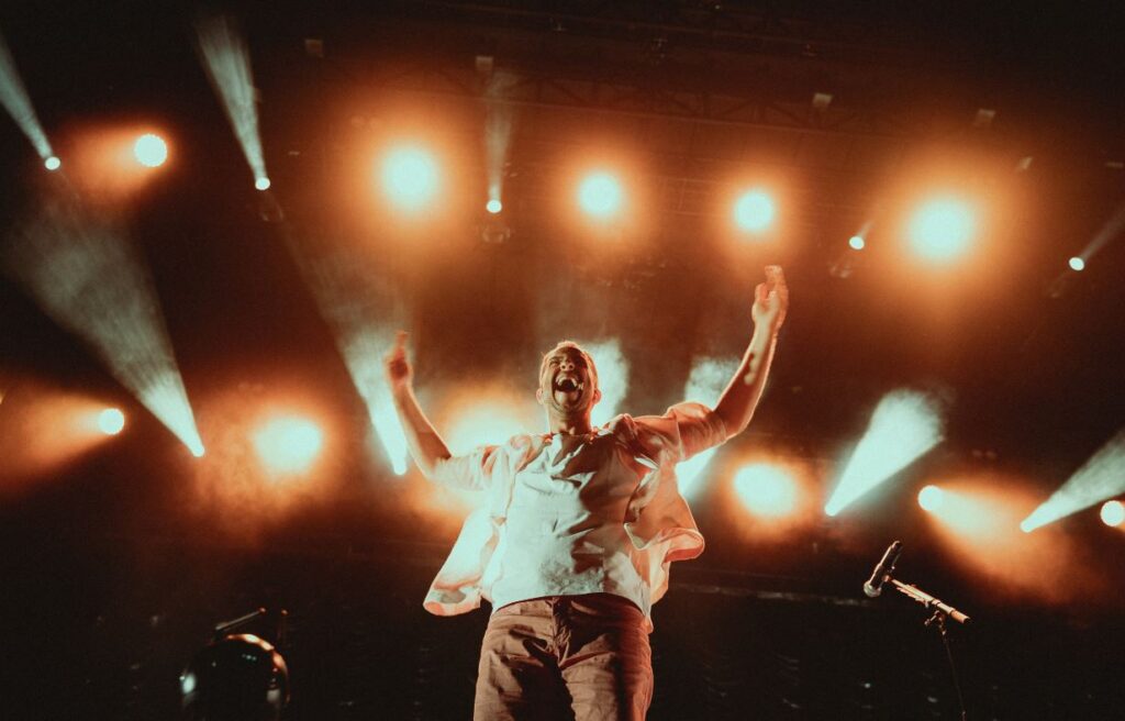 ETS taldeak 20. urteurrenerako ereserkia egin du ‘Zure eskutik’ izenpean