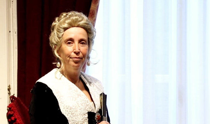 [Bideoa] Mandasko dukesaren irudia ezagutarazteko eta balioesteko bisita gidatuak antolatu dituzte Donostian