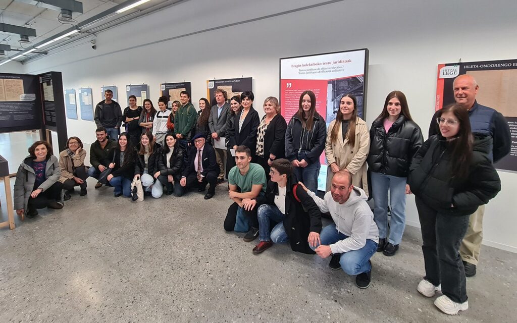 ‘Hitzal lege’ erakusketa paratu dute EHUren Carlos Santamaria Zentroko Txillardegi aretoan, Donostian