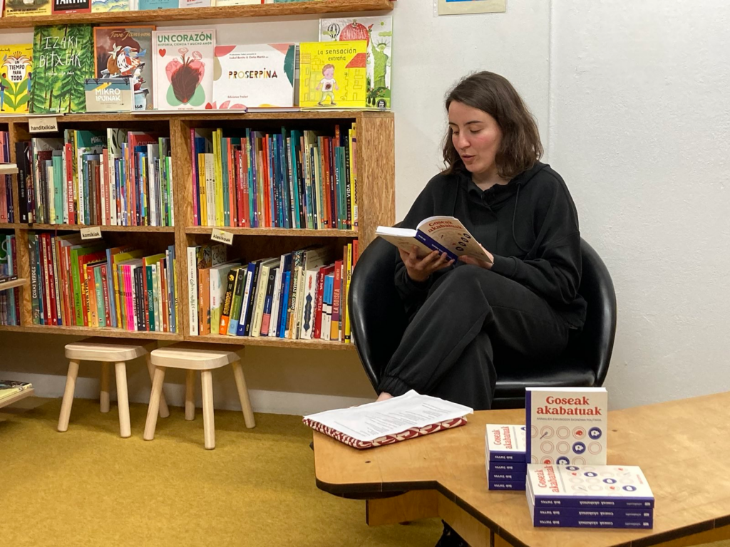 Nor kolektiboak Bob Torresen ‘Goseak akabatuak’ ekarri du euskarara