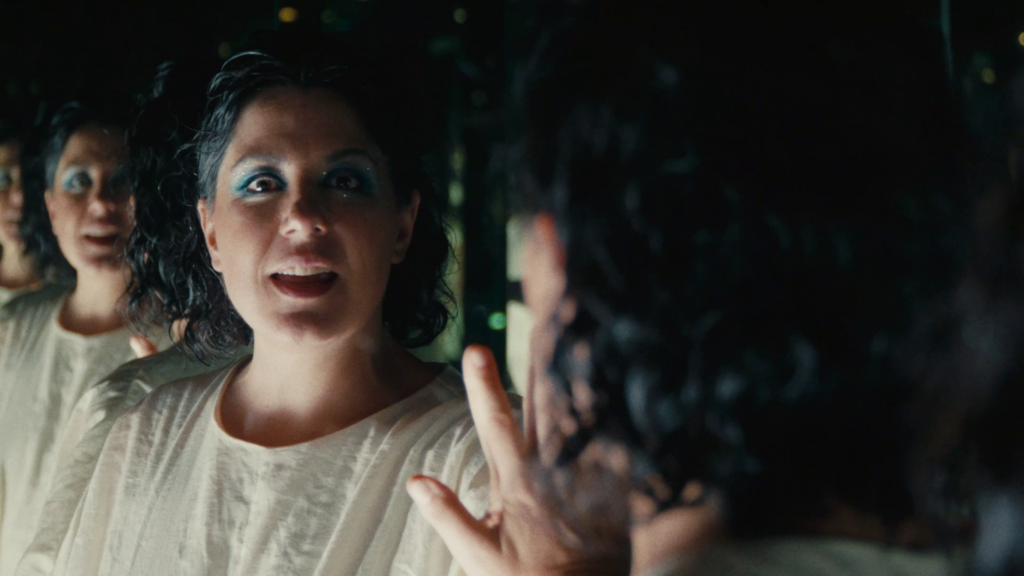 ‘Txalupa’ abestiaren bideoklipa aurkeztu du Ines Osinagak, bertan Itziar Ituñorekin batera agertzen da