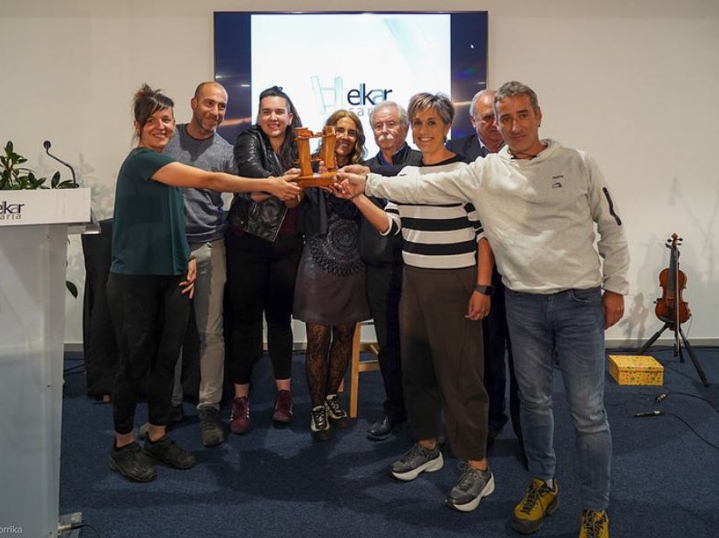 AEK-k jaso du Ibilbideari elkar saria eta Josu Goikoetxeak Joseba Jaka beka