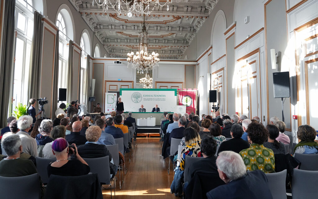 Ipar Euskal Herrian euskarak duen egoera aztertzeko jardunaldia antolatu dute Baionan