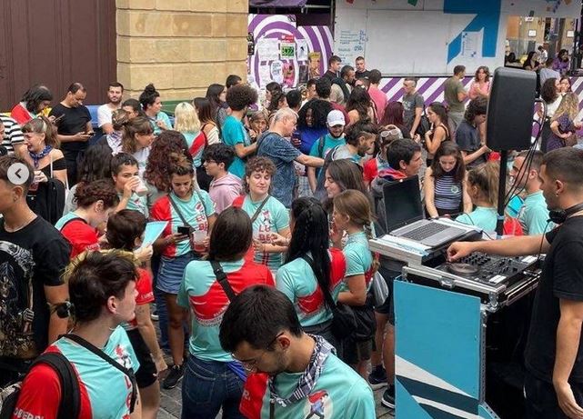 Bilboko Konpartsek hainbat kulturgilek betoen kontra sinatutako manifestuaren harira erantzun bat emateko agiria aurkeztu dute