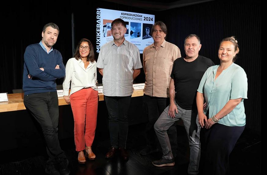 Lau koprodukzio taularatuko dira Getxoko Muxikebarrin irailetik abendura, tartean Amets Arzallusen ‘Miñan’ liburuaren antzerkirako egokitzapena