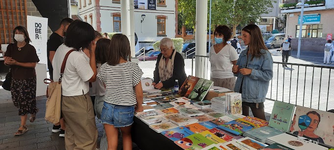 Hitza abiapuntu hartuta, emanaldiak eta liburu eta disko azoka izango dira hilaren 25etik 28ra, Hernanin