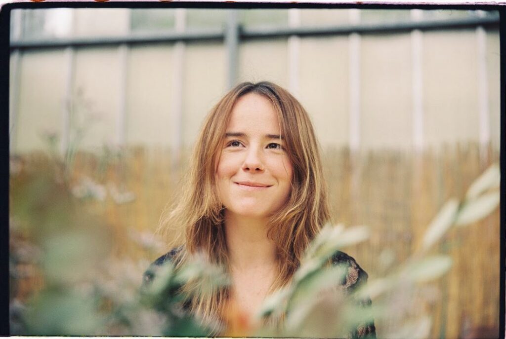 Olatz Salvadorrek ‘Zainak eman’ hirugarren lan luzea kaleratu du