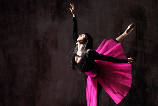 Pablo Lopezek, Julen Arzamendik, Beatriz Bertalottok eta Urtzi Ganzadok Arte eszeniko eta musikaletan trebatzeko beka jaso dute