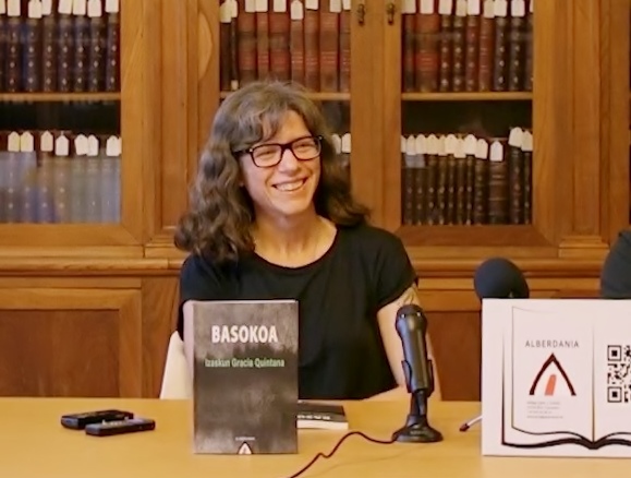 Izaskun Graciak ‘Basokoa’ lehen eleberria euskaraz kaleratu du