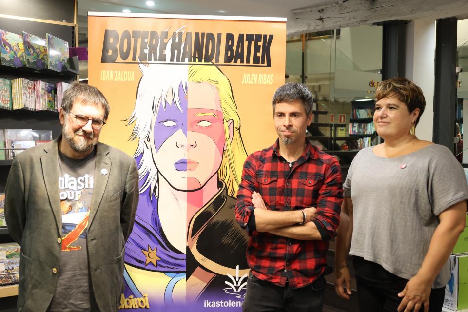Iban Zalduak eta Julen Ribasek ‘Botere handi batek’ komiki albuma aurkeztu dute