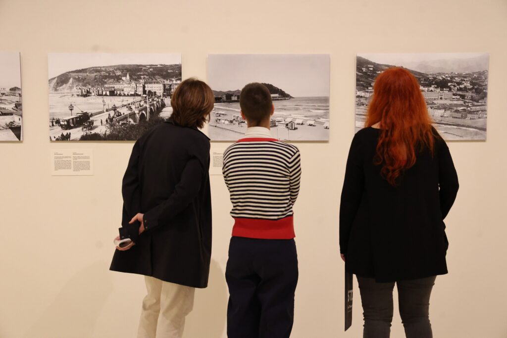 ‘Donostiaren oroigarri. Galarza argazki bilduma’ erakusketa zabaldu dute San Telmo Museoan