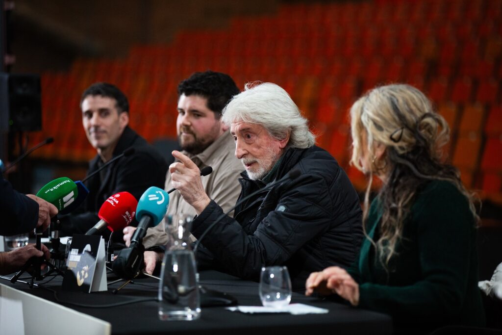 Benito Lertxundik 60 urteko kantagintzari amaiera ematea erabaki du