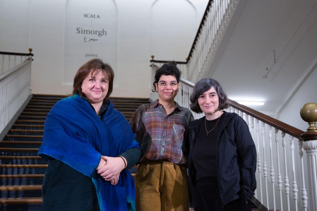 Donostiako txorien kantuak esploratzen dituen soinu-instalazioa paratu dute Tabakalerako eskailera nagusian