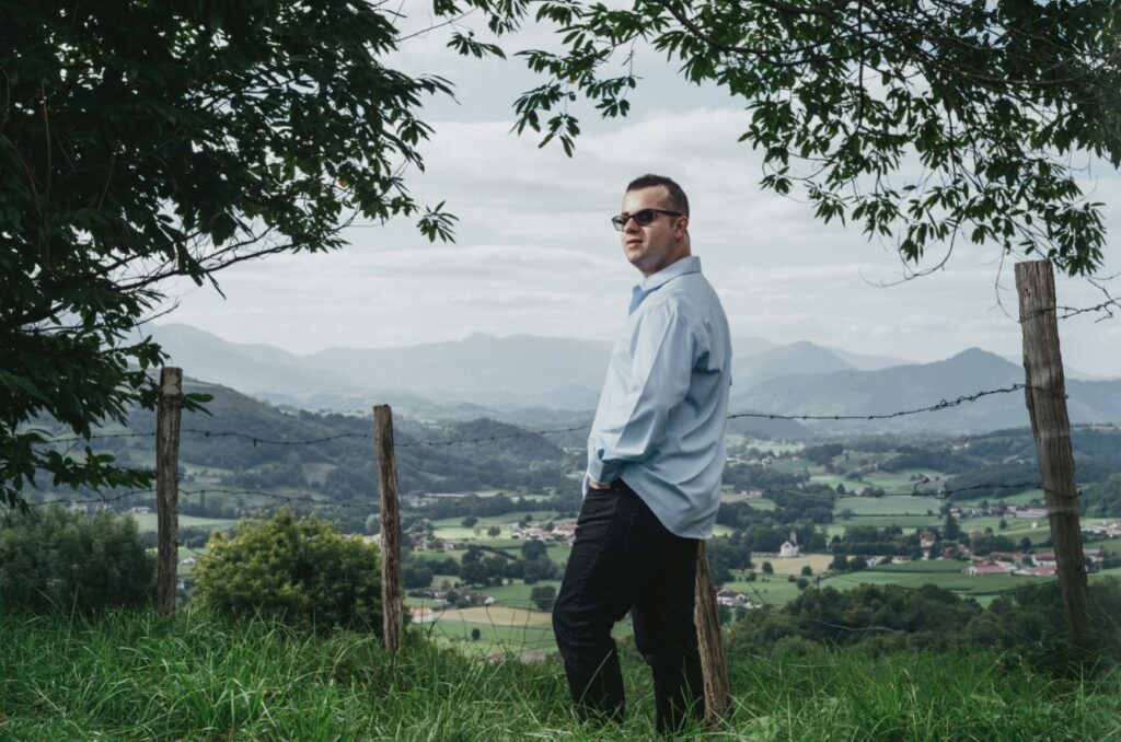 Mattin Lerissa kantariaren ‘Mundu zabalerako’ hirugarren diskoa kalean da