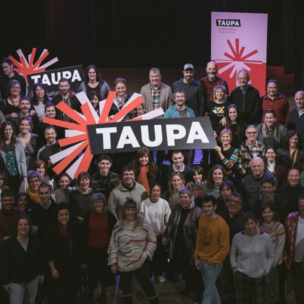 Hasiera berri bat Euskal Herri osoko euskaltzaleak saretzeko