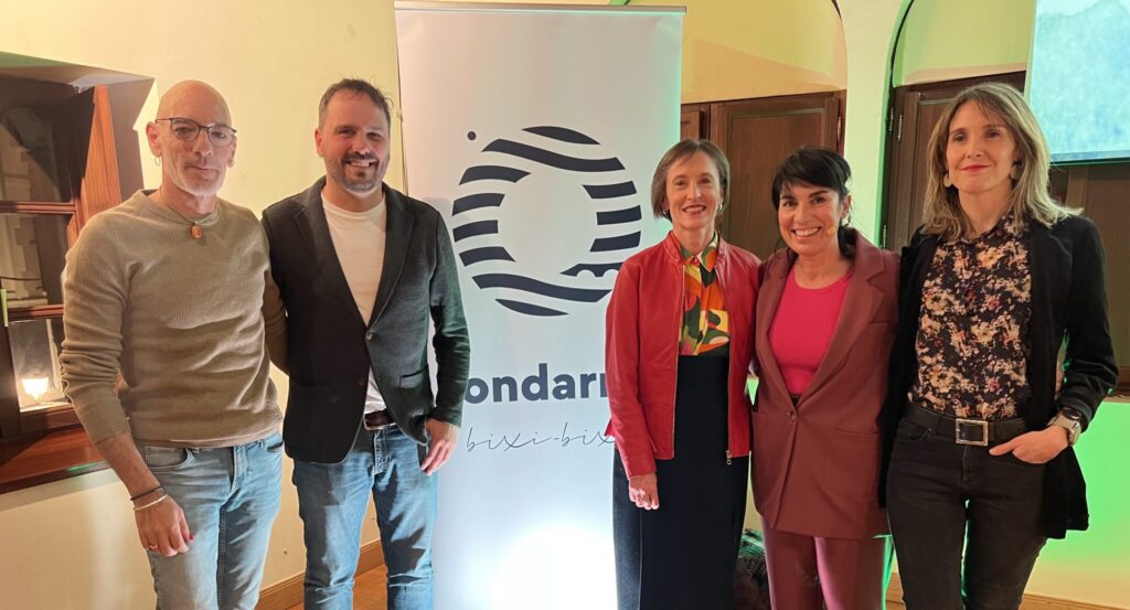 Literatura ibilbideen ‘Kalian gora, maria behera’ egitasmoa aurkeztu dute Ondarroan