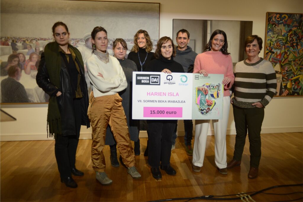 Irati Bazeta ilustratzailearentzat aurtengo Sormen Beka Da, ‘Harien isla’ proiektuarekin