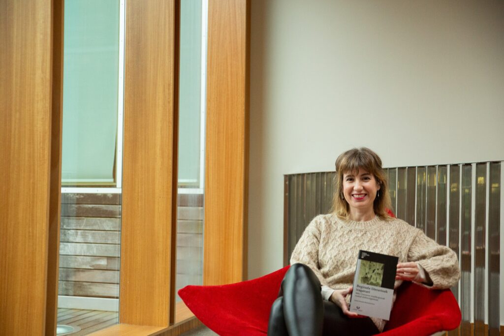 Amaia Serranok ‘Begirada literarioak iraganari. 36ko Gerraren irudikapenak euskal eleberrigintzan’ liburua argitaratu du