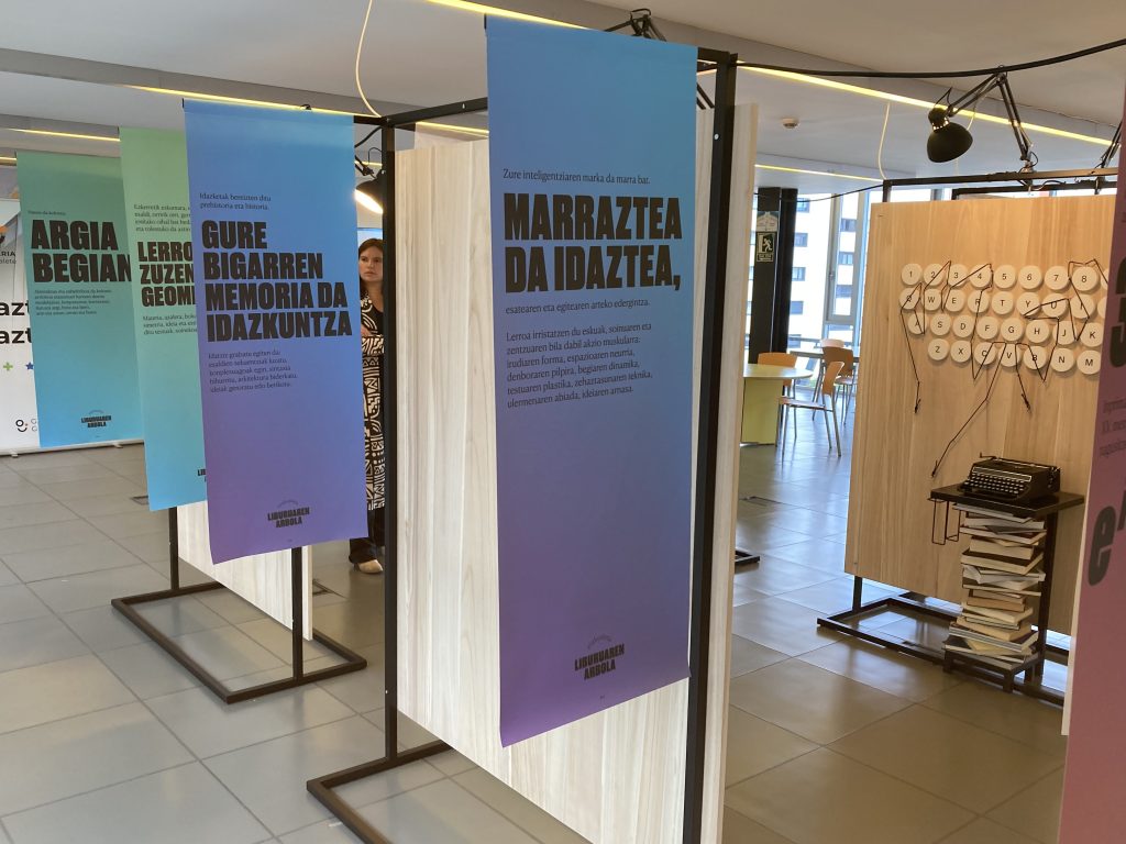 ‘Liburuaren arbola’ erakusketa Iruñera helduko da urtarrilaren 13an