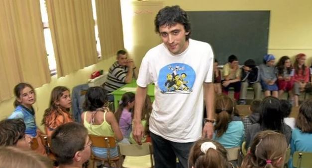 Aitor Sarasua bertsopaper lehiaketa martxan da