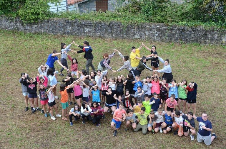 Bertsozale Elkarteak Bertso Udalekuetako txandak ezagutzera eman ditu