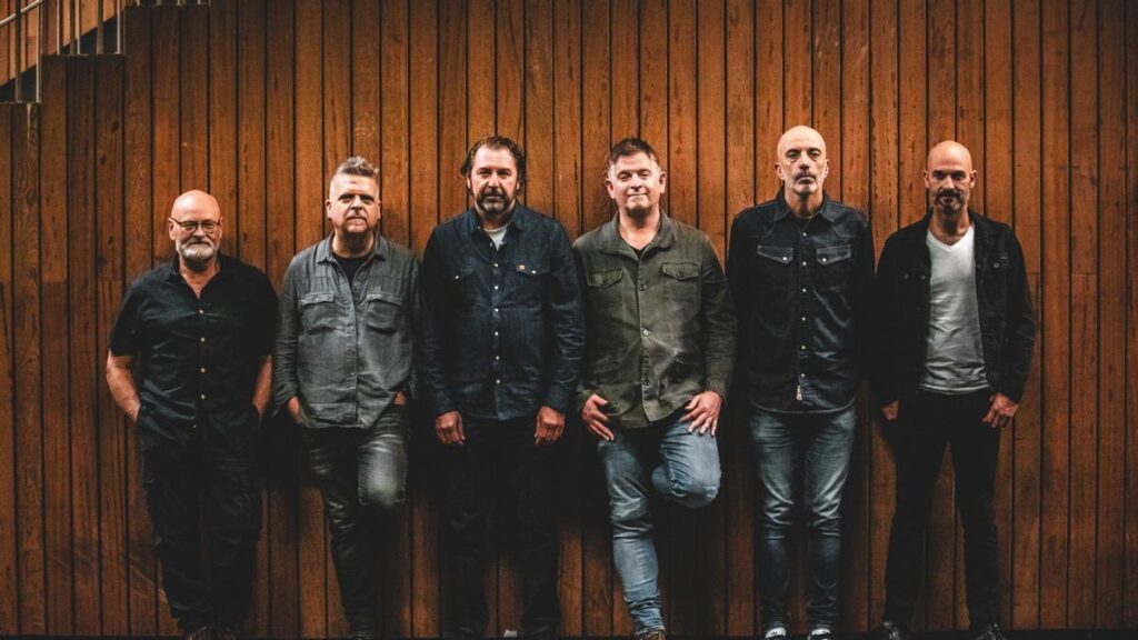 Mikel Urdangarinen ‘Mundua eder’ diskoaren aurkezpen bira Araba Euskarazen aldeko zuzenekoarekin abiatuko da