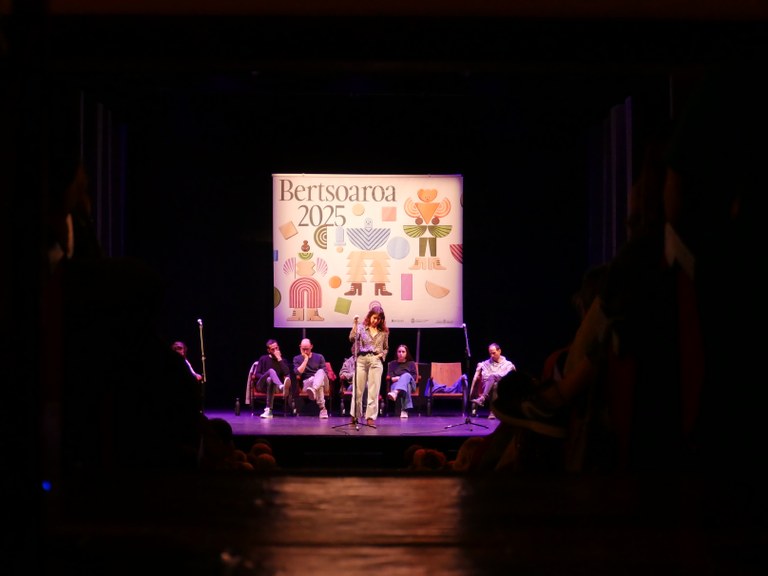 “Ikusle mordoa eta giro ederra” izan da Nafarroako 34. Bertsoaroan