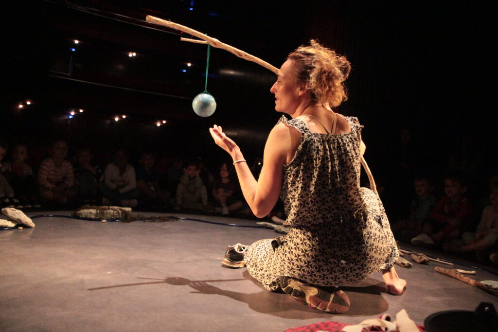 Kiribil konpainiak ‘Sableak’ ikuskizuna aurkeztuko du larunbatean Gasteizko Artium museoan